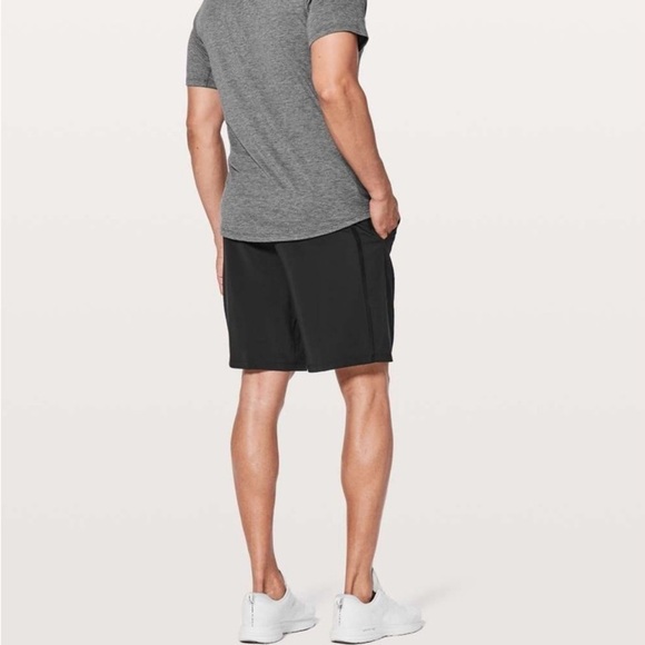 Lululemon sz XL Pace Breaker Out Of Mind Liner 9" Black Shorts great condition - Picture 10 of 13